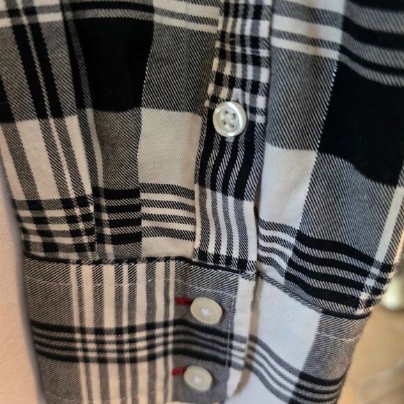 TALBOTS LONG SLEEVE SHIRT BLACK WHITE SILVER THREAD SHIMMER SIZE MEDIUM - Picture 7 of 9